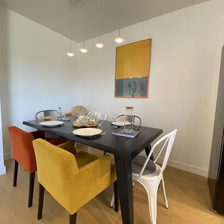 L'uste, T4 - Et Commerces A Proximite - Centre - Lb679-002